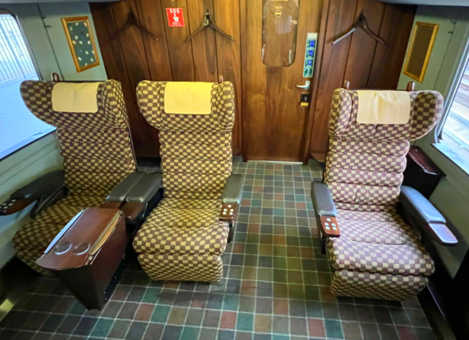 Deluxe Green Seat
